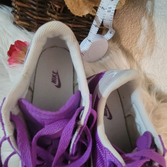 Sneakers - Picture 2 of 8